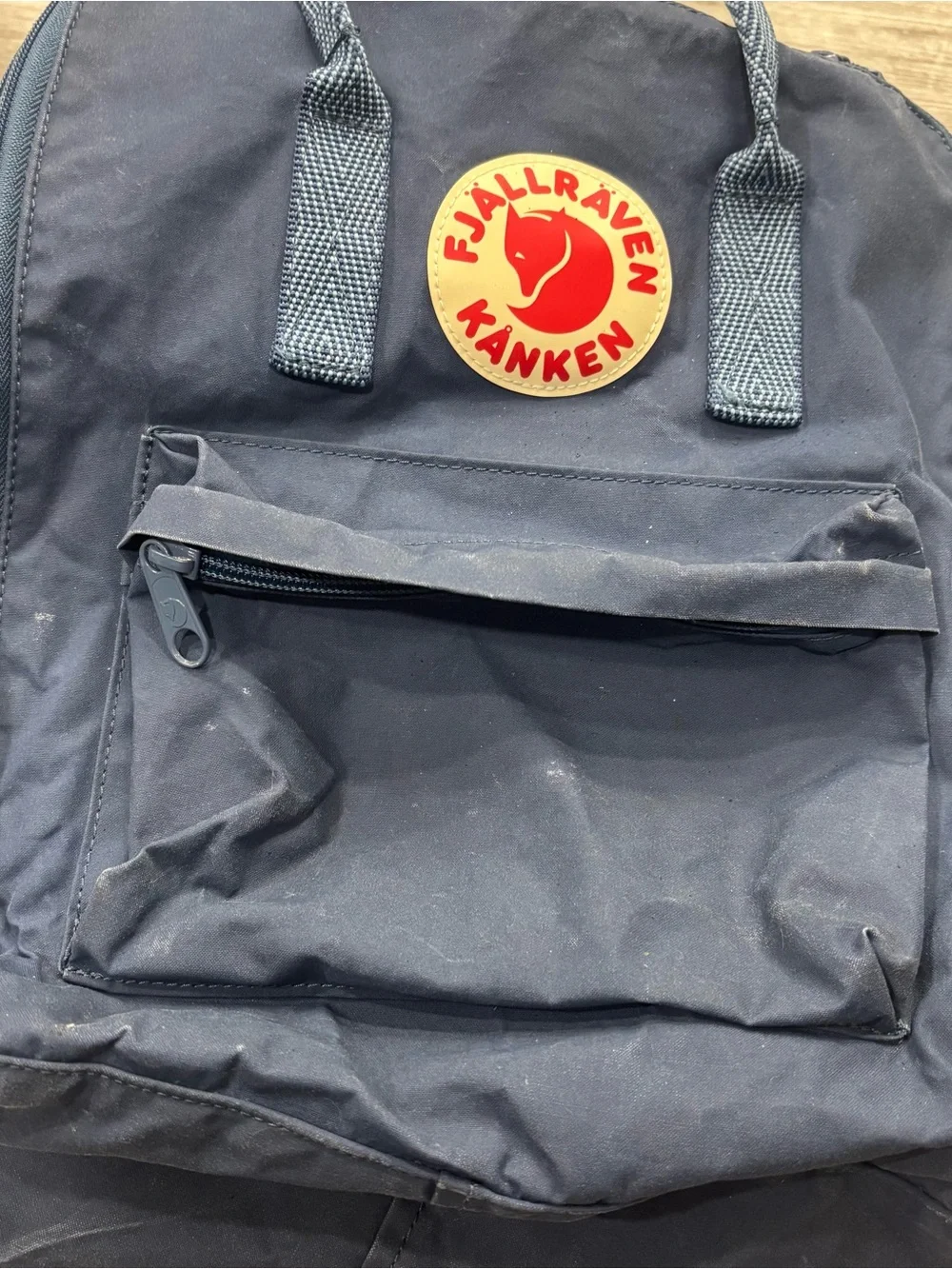 Fjallraven Kånken Backpack in Navy with Red Logo small hiking outdoor